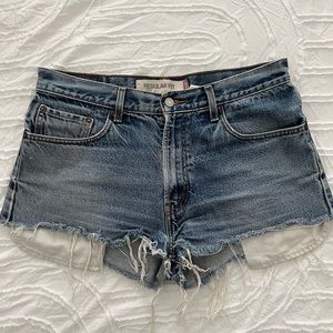 Levi cut off shorts